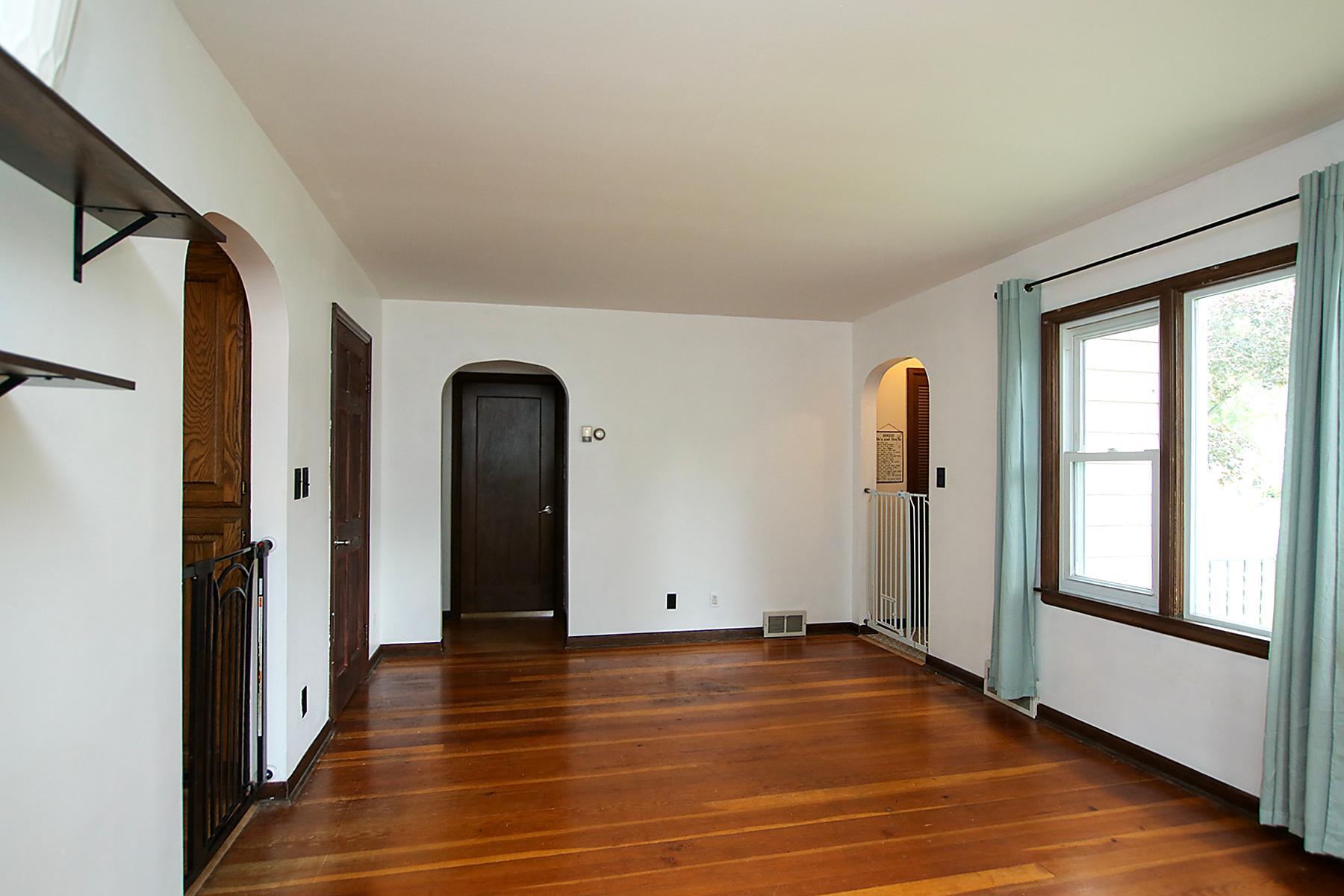 131 Elm Street E Property Photo 6