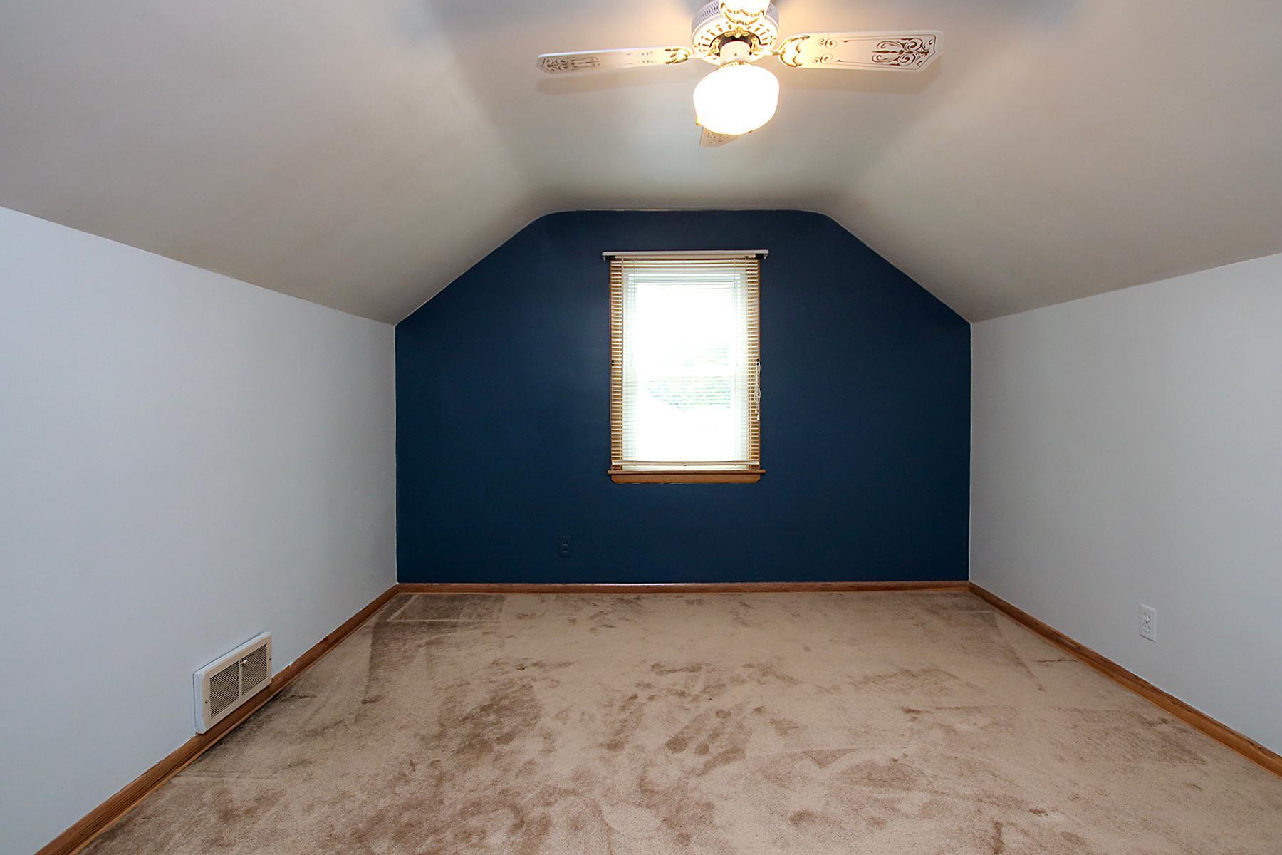 131 Elm Street E Property Photo 10