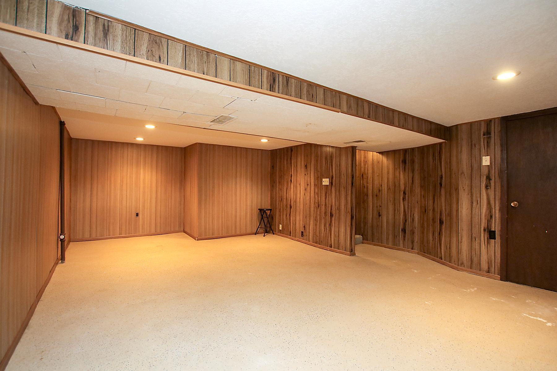 131 Elm Street E Property Photo 13