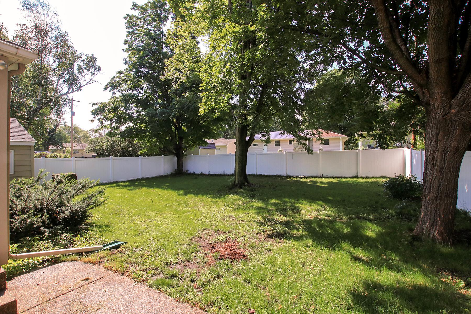 131 Elm Street E Property Photo 16