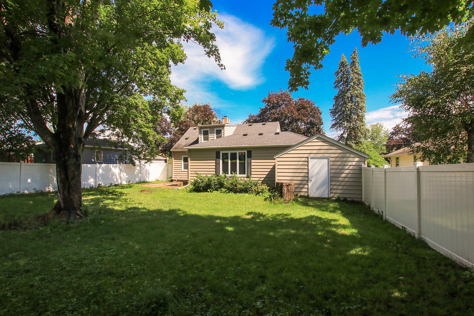 131 Elm Street E Property Photo 17