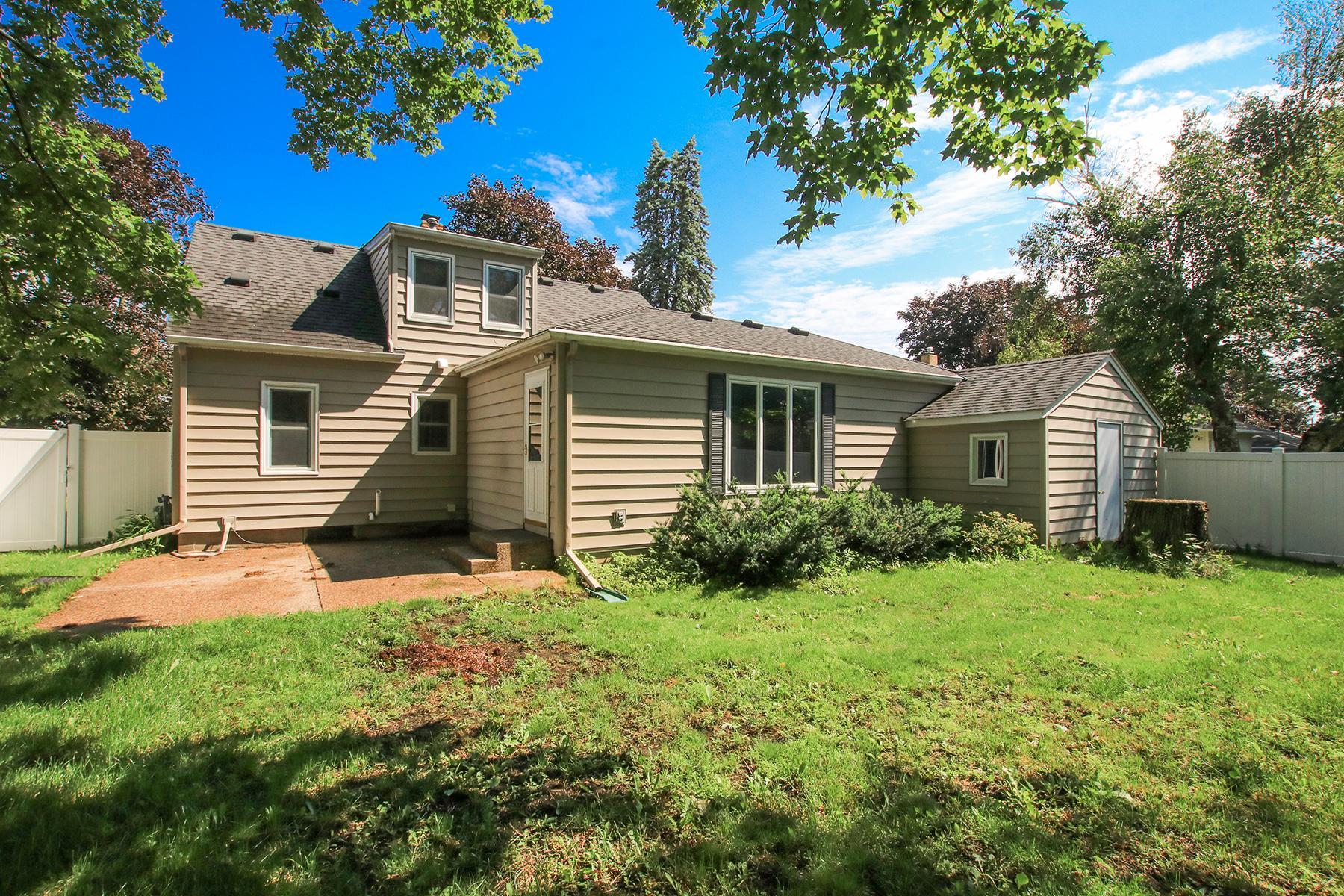 131 Elm Street E Property Photo 18