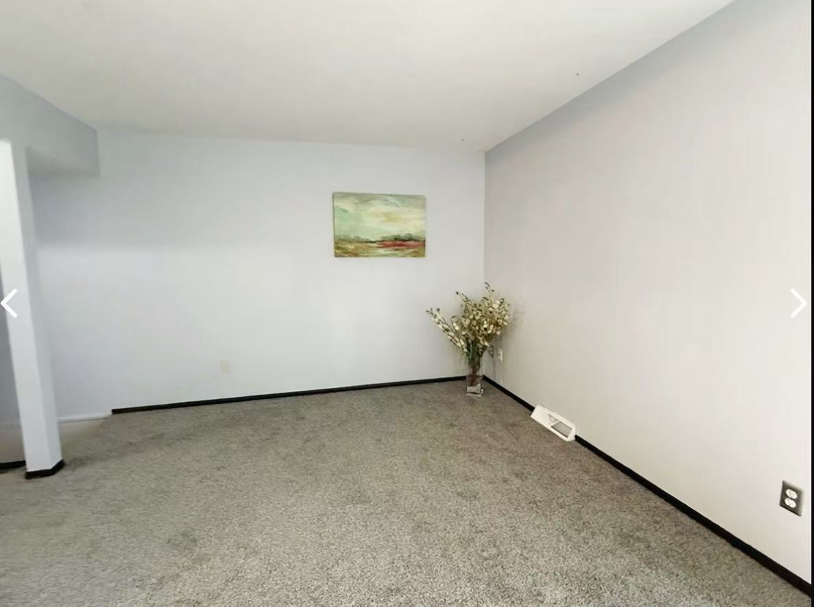 2342 Dorland Drive E Property Photo 5