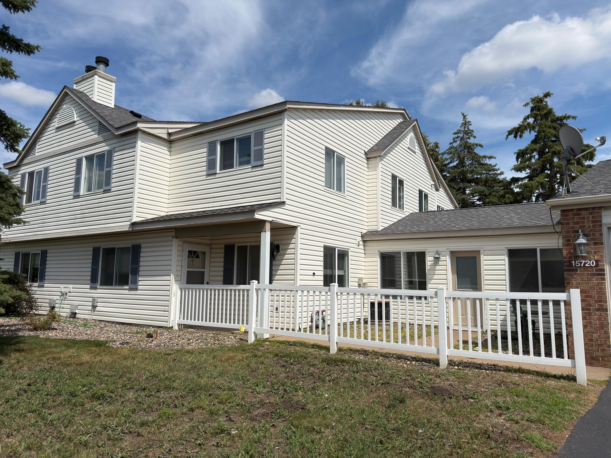15720 Griffon Path Property Photo 3