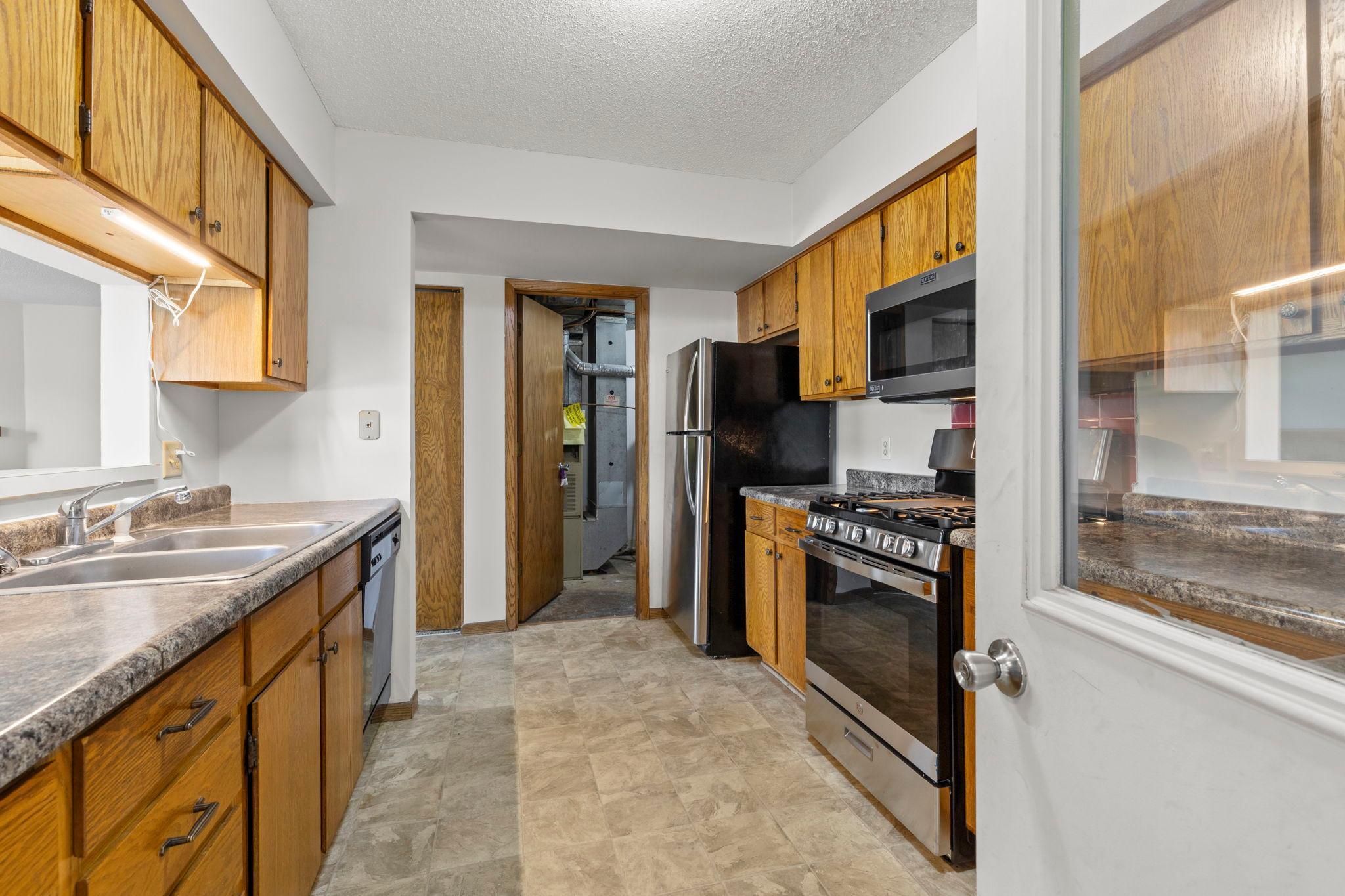 15720 Griffon Path Property Photo 10