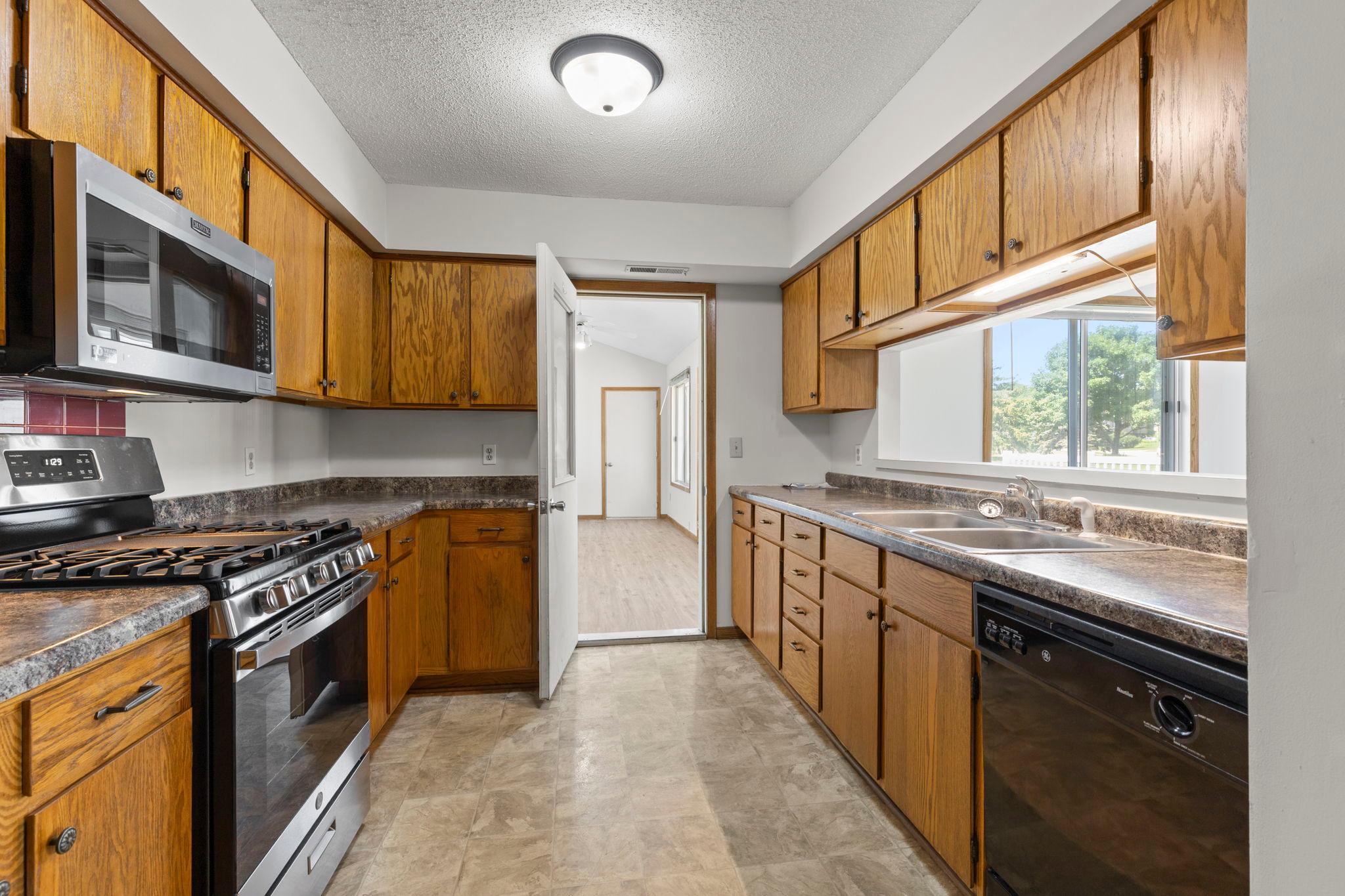 15720 Griffon Path Property Photo 11