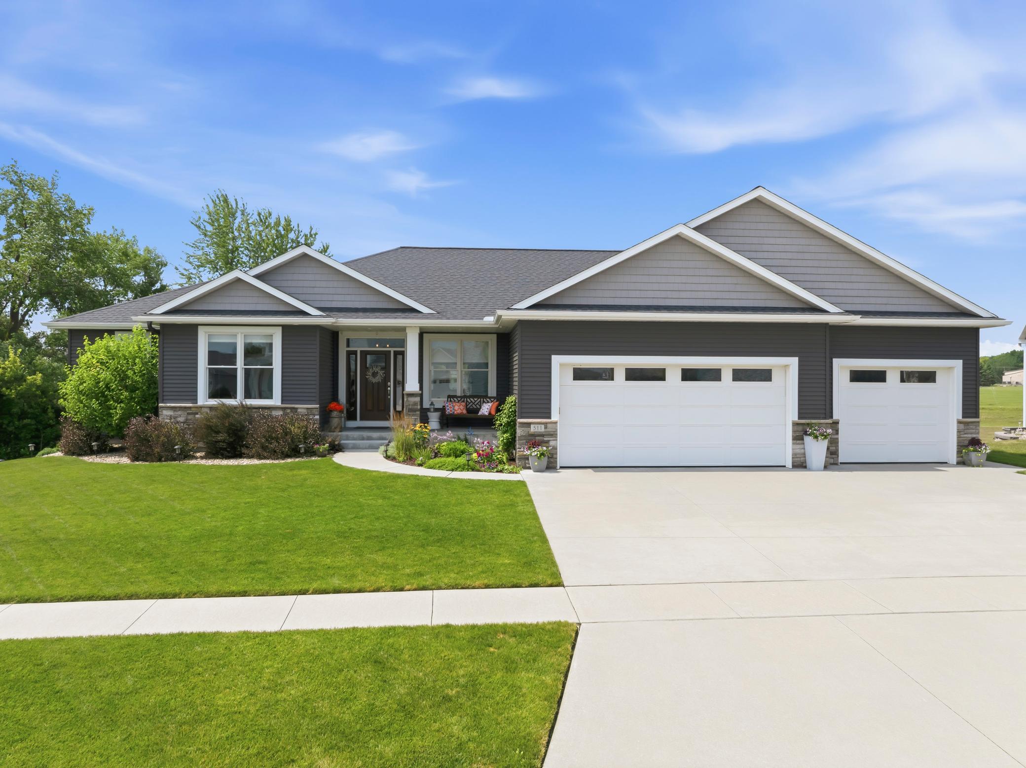 511 21st Place Ne Property Photo 4