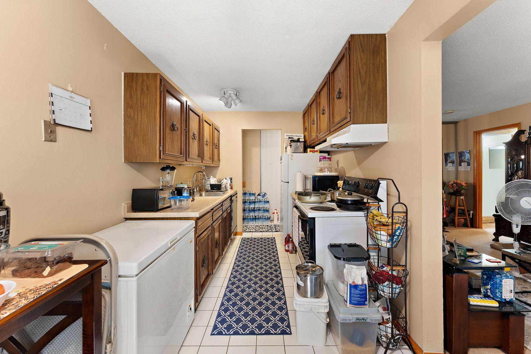 4512 Cedar Lake Road S 3 Property Photo 11