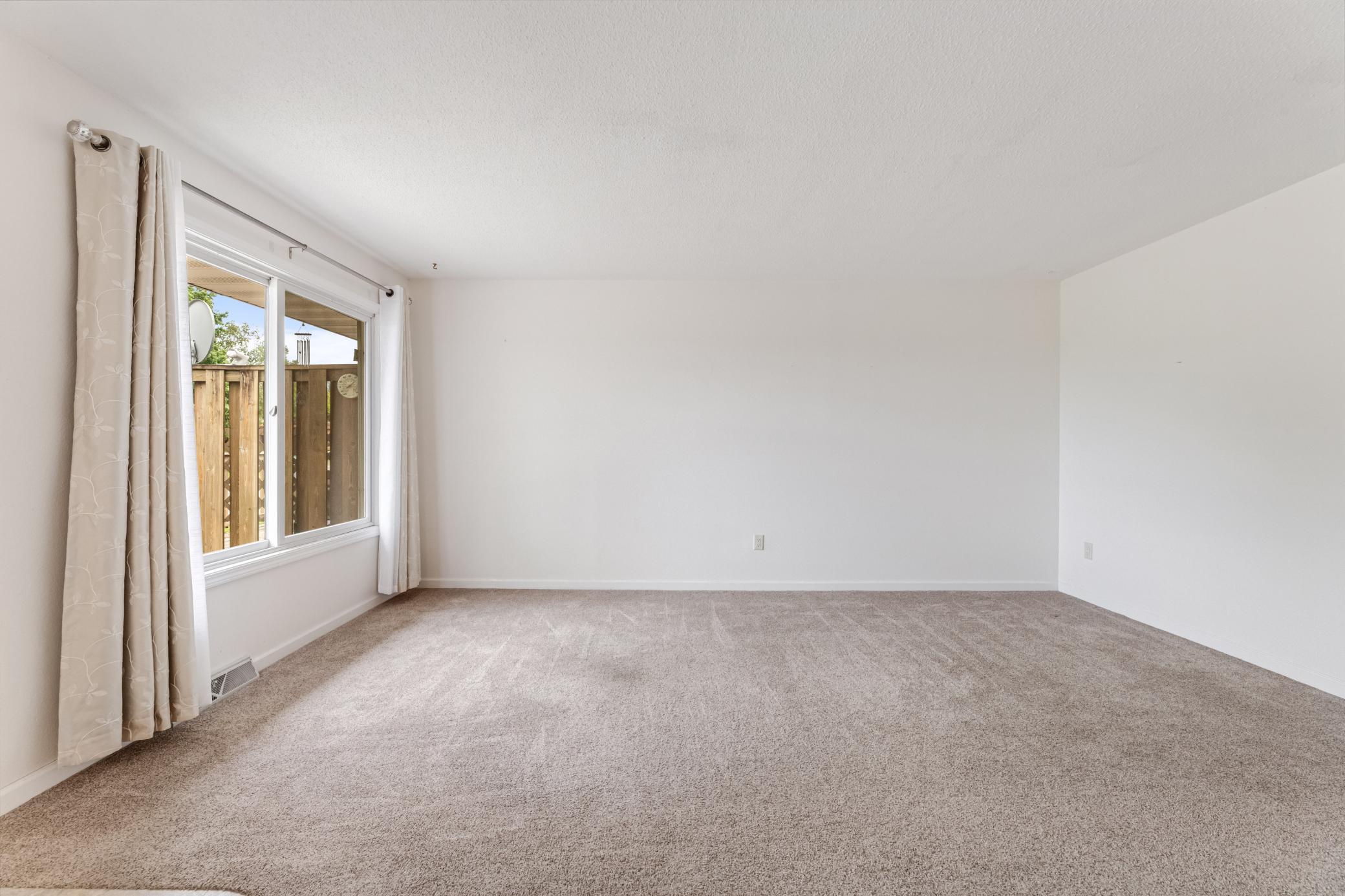 815 Kingston Street N Property Photo 3