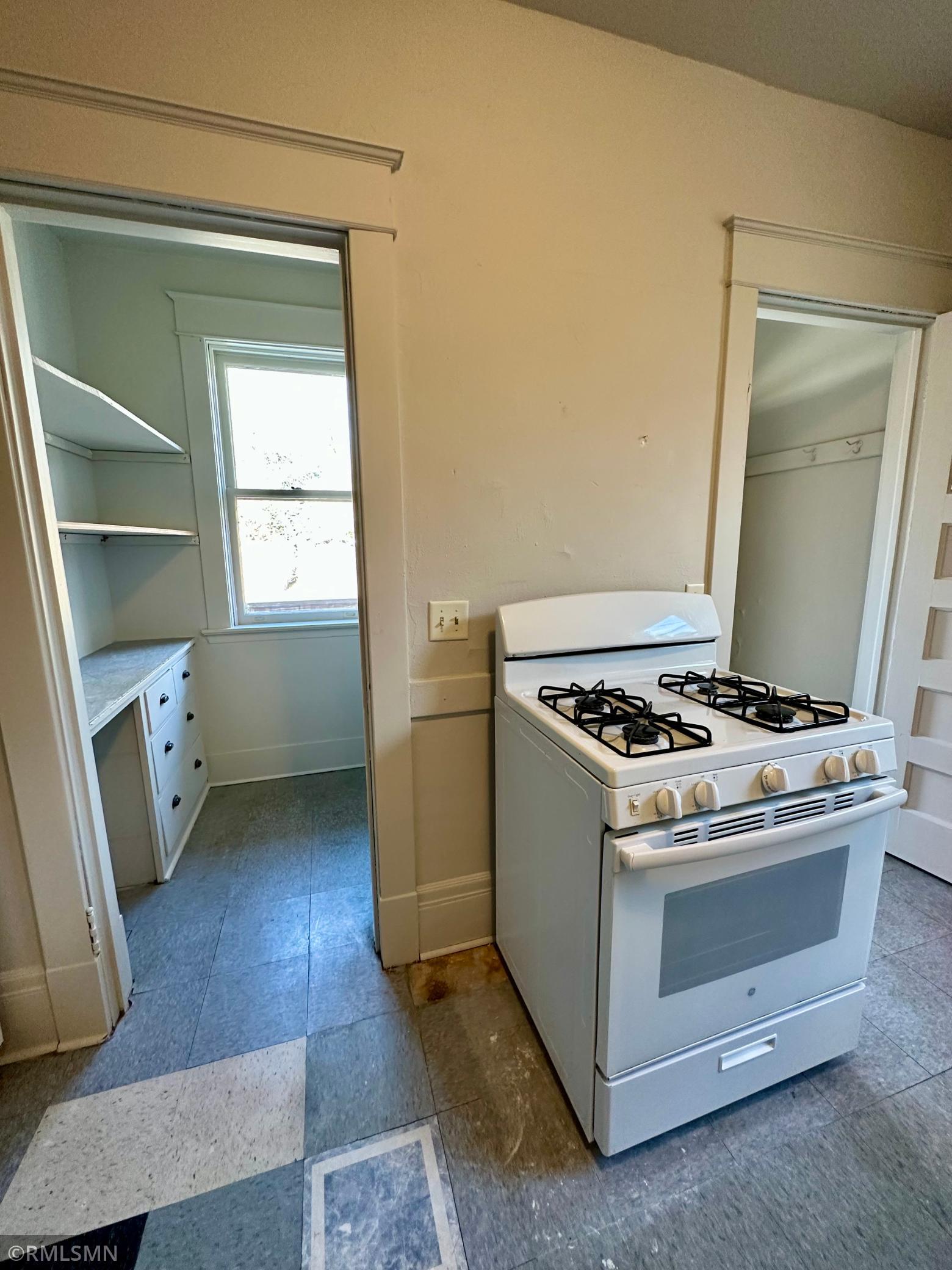 1047 Hudson Road Property Photo 14