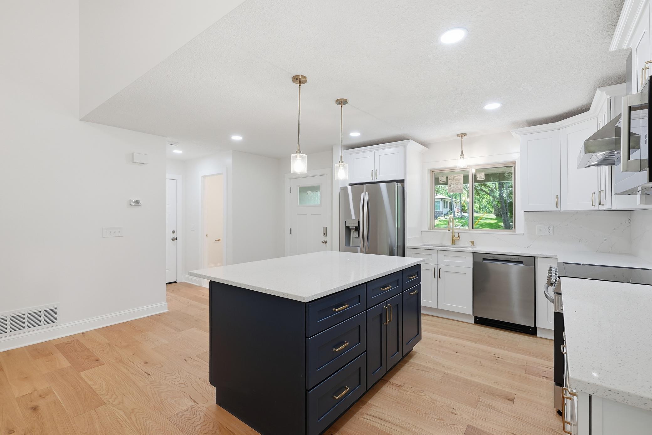1521 Archwood Road Property Photo 6