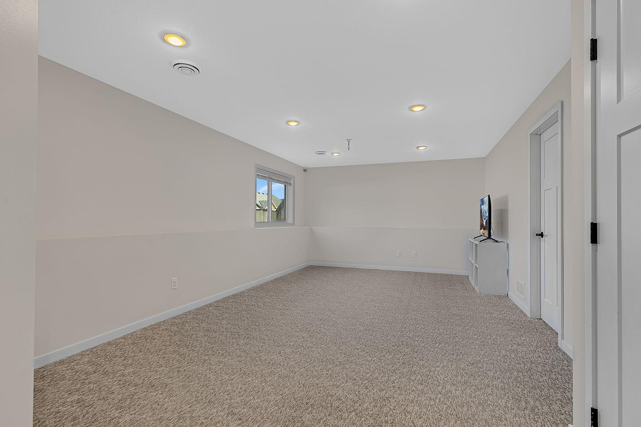 230 Pine Tree Road S Property Photo 14