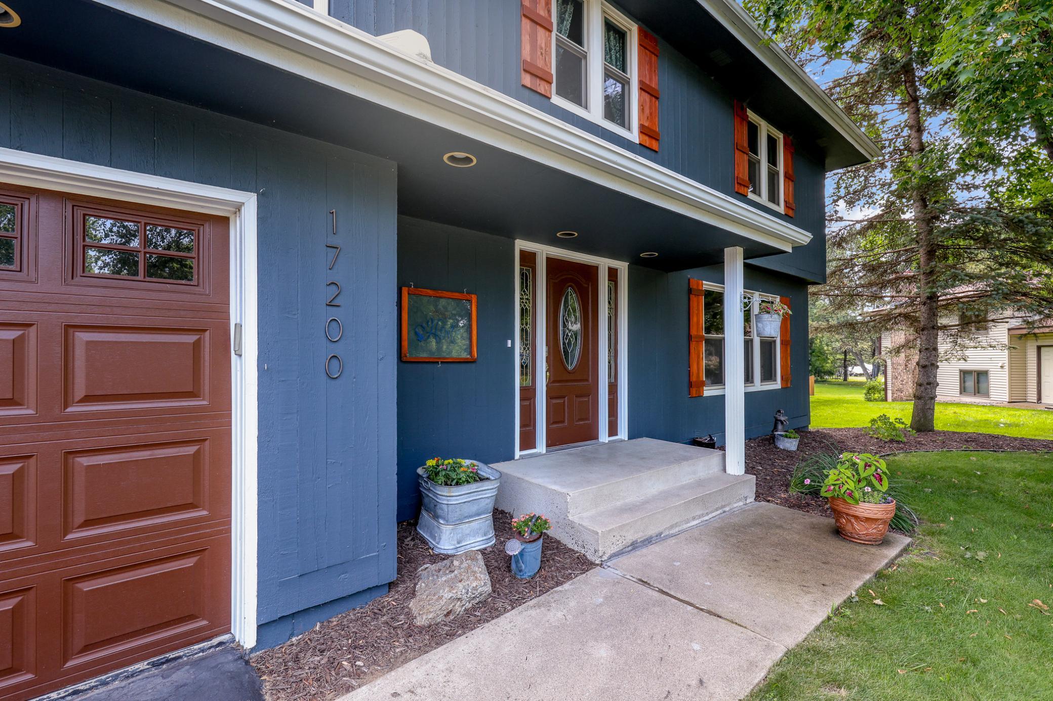 17200 Barberry Circle Property Photo 4