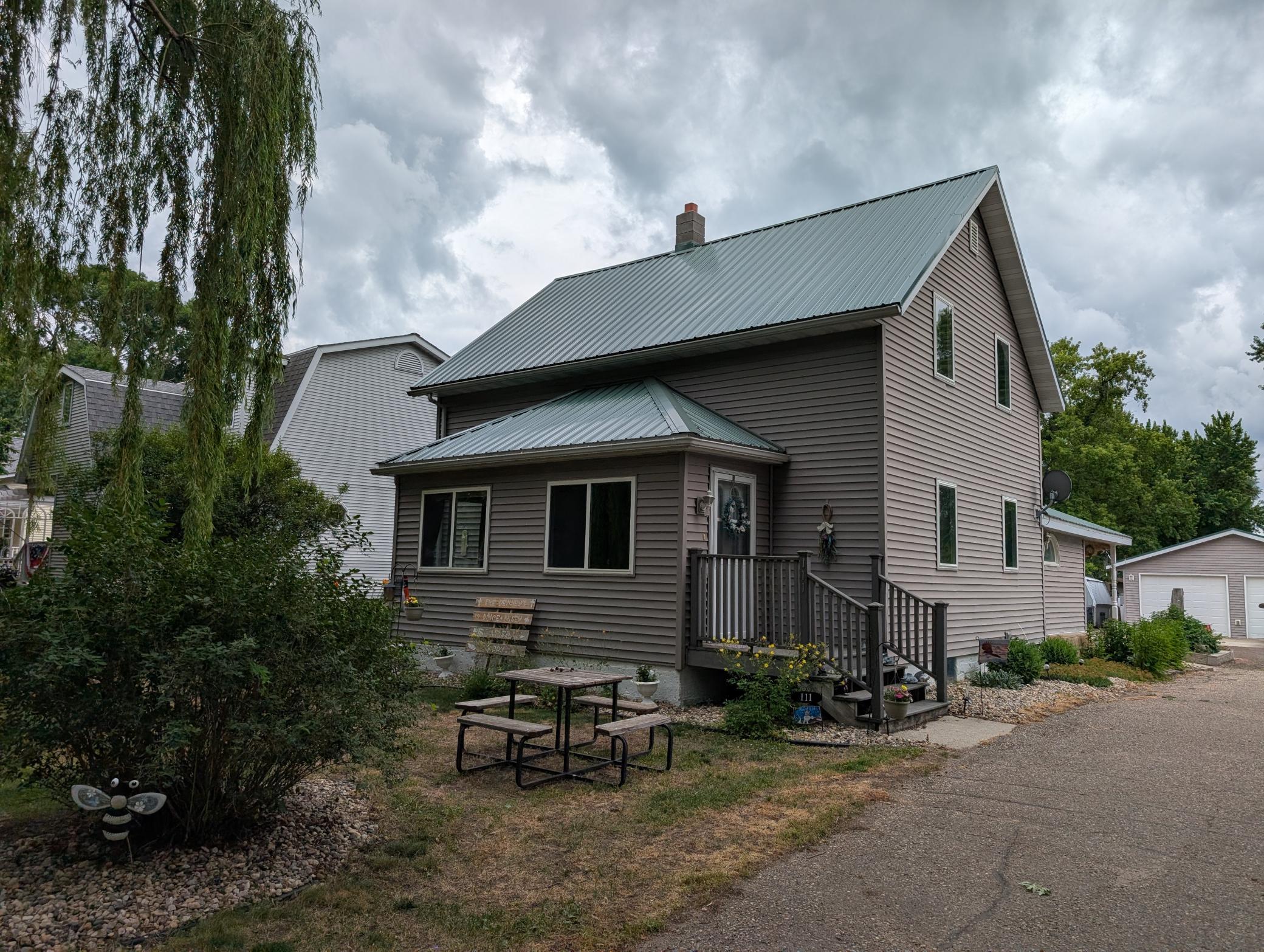 111 E Lyon Street Property Photo 1
