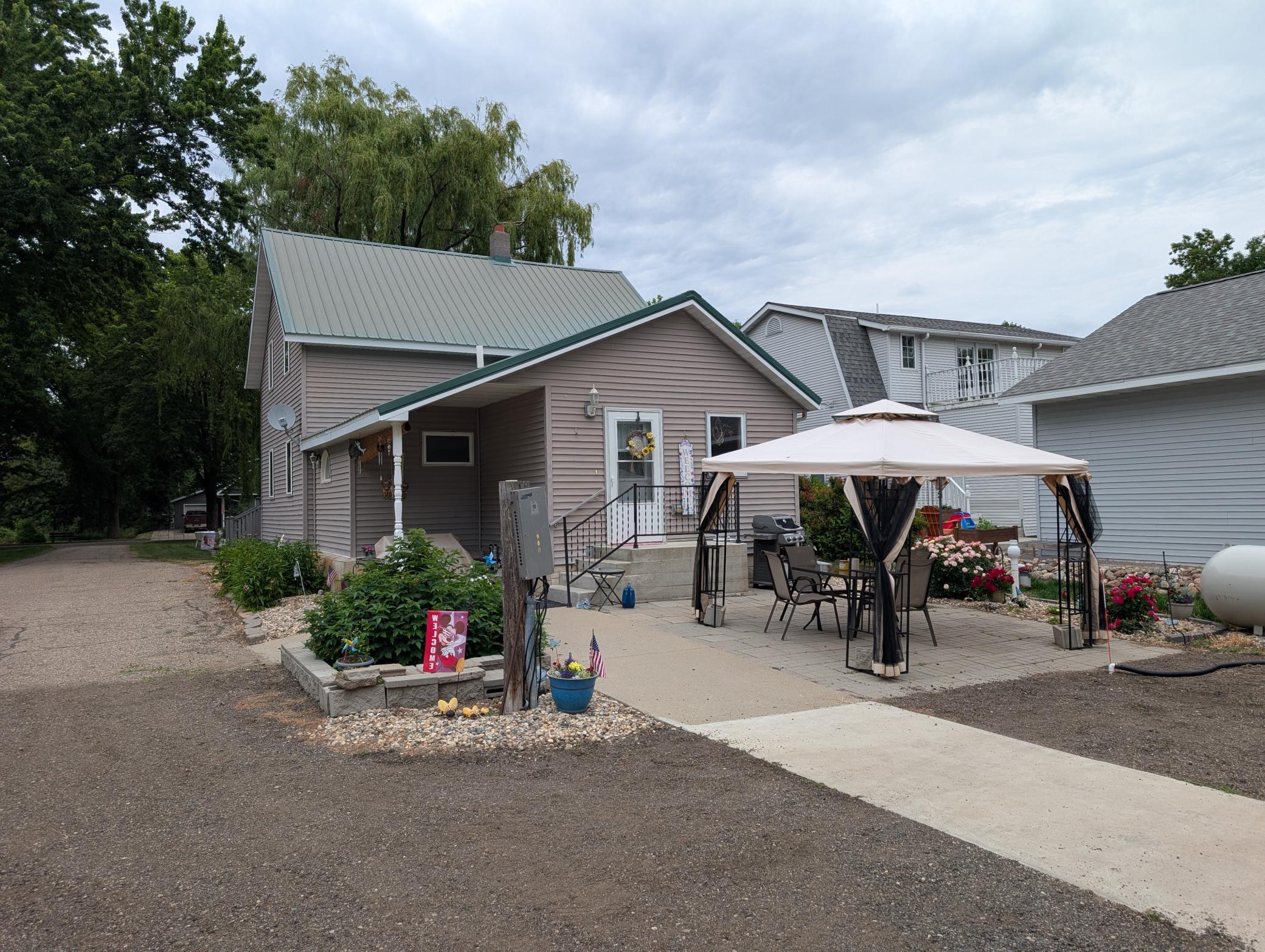111 E Lyon Street Property Photo 2