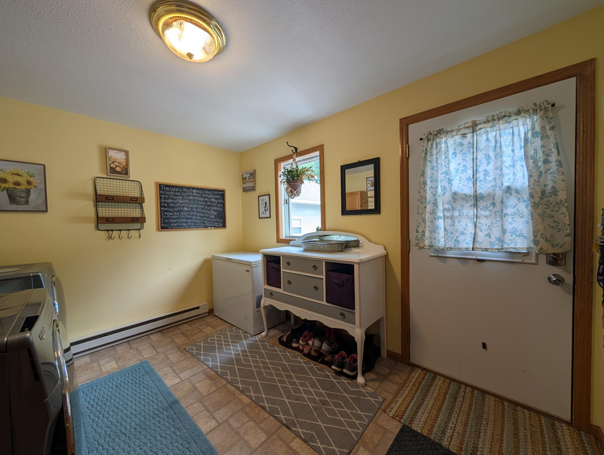 111 E Lyon Street Property Photo 3