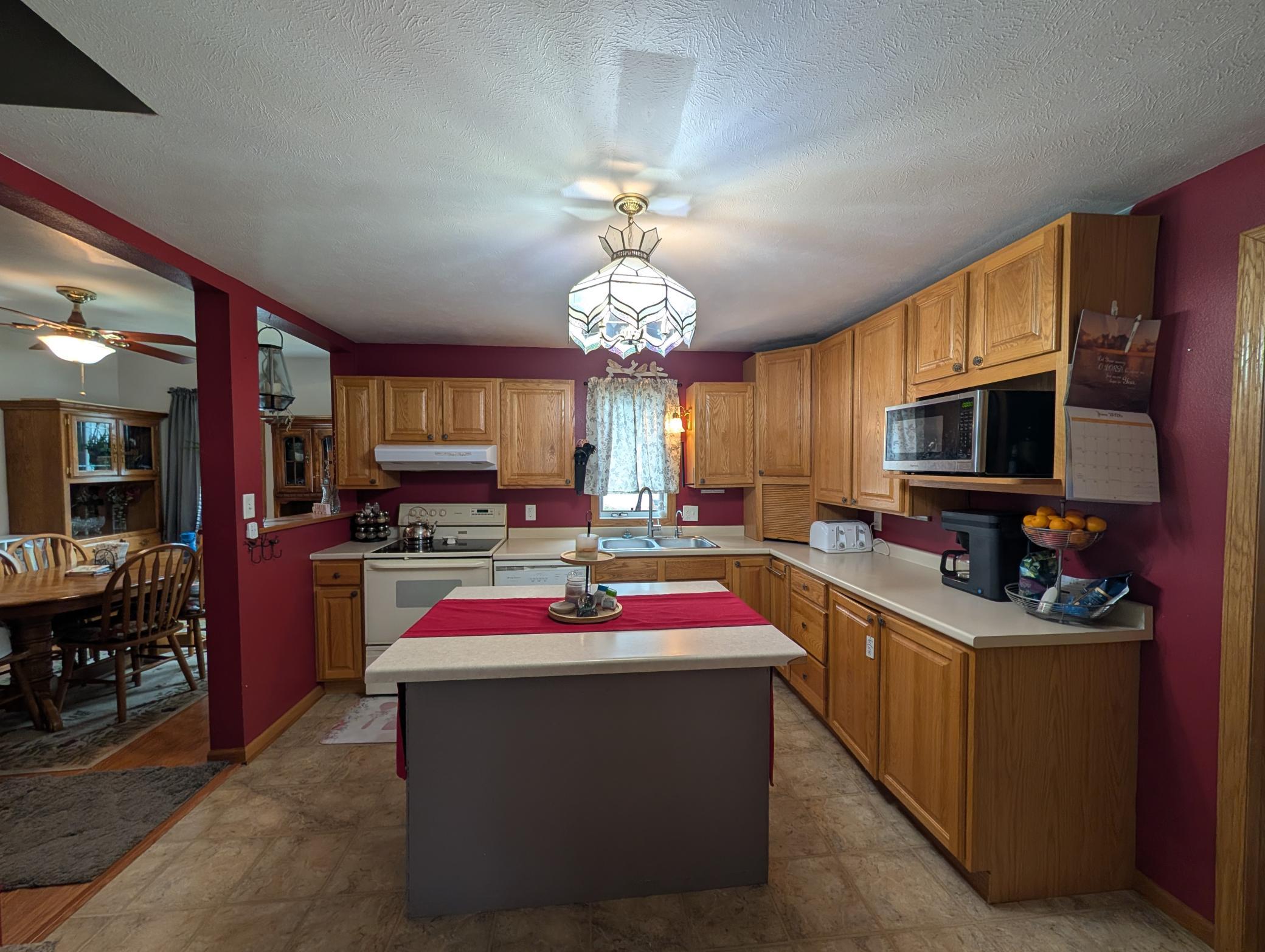111 E Lyon Street Property Photo 4