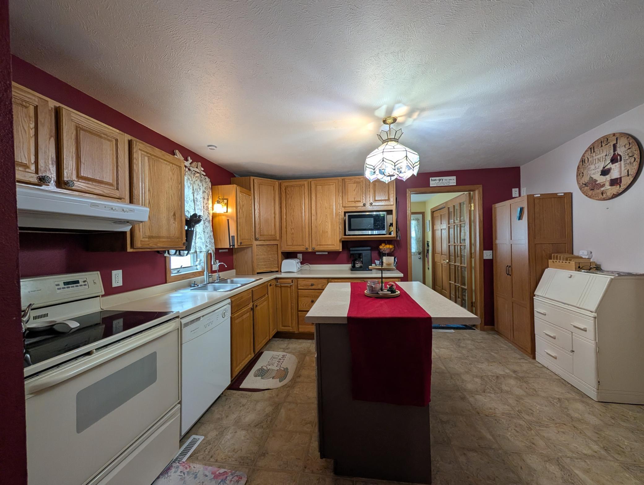 111 E Lyon Street Property Photo 5