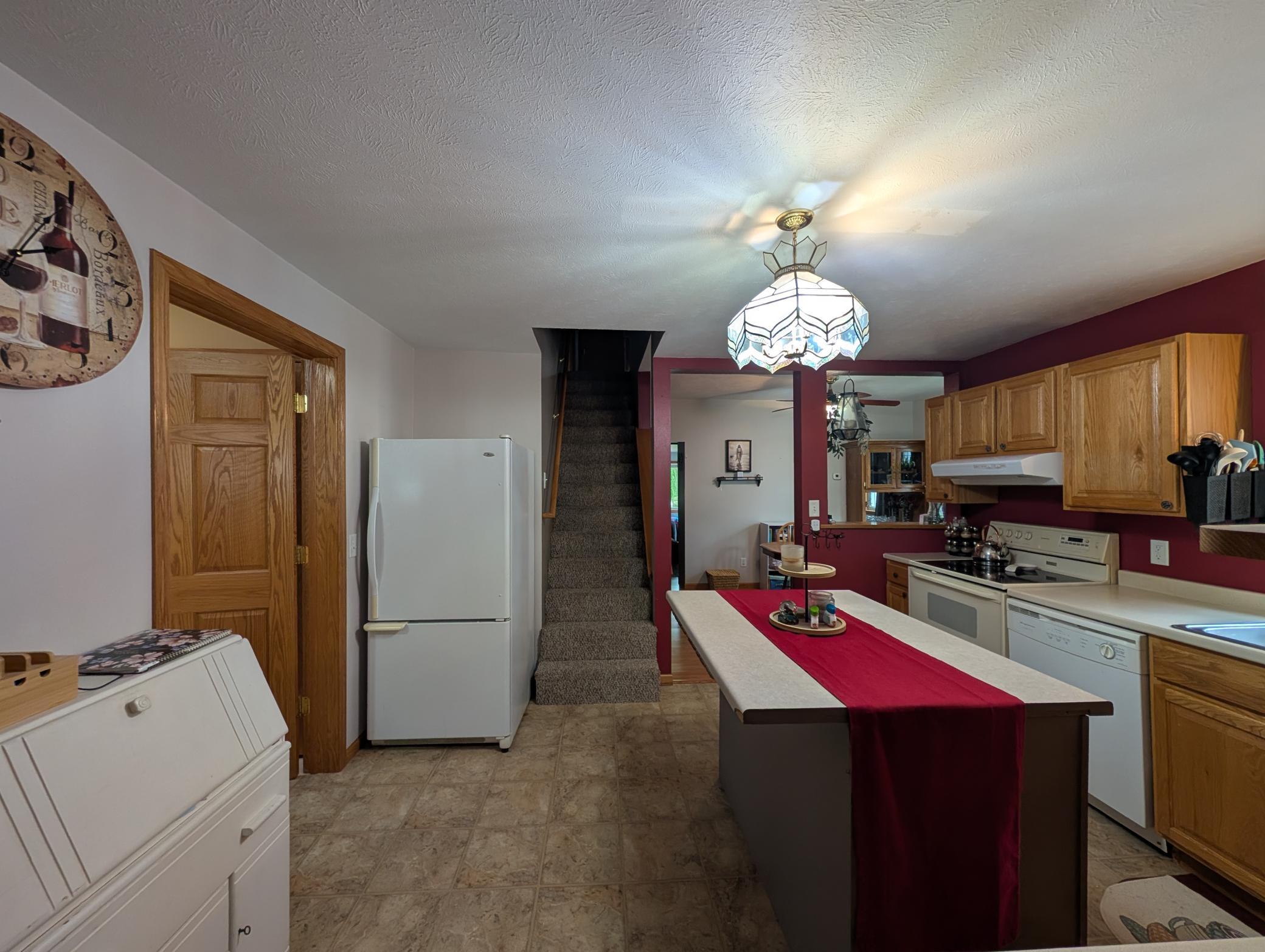 111 E Lyon Street Property Photo 6