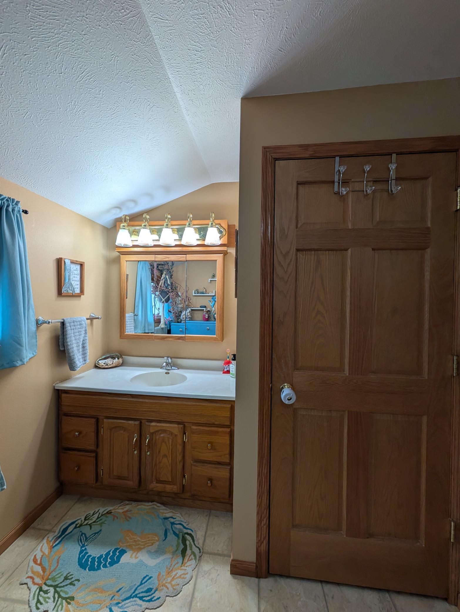 111 E Lyon Street Property Photo 10