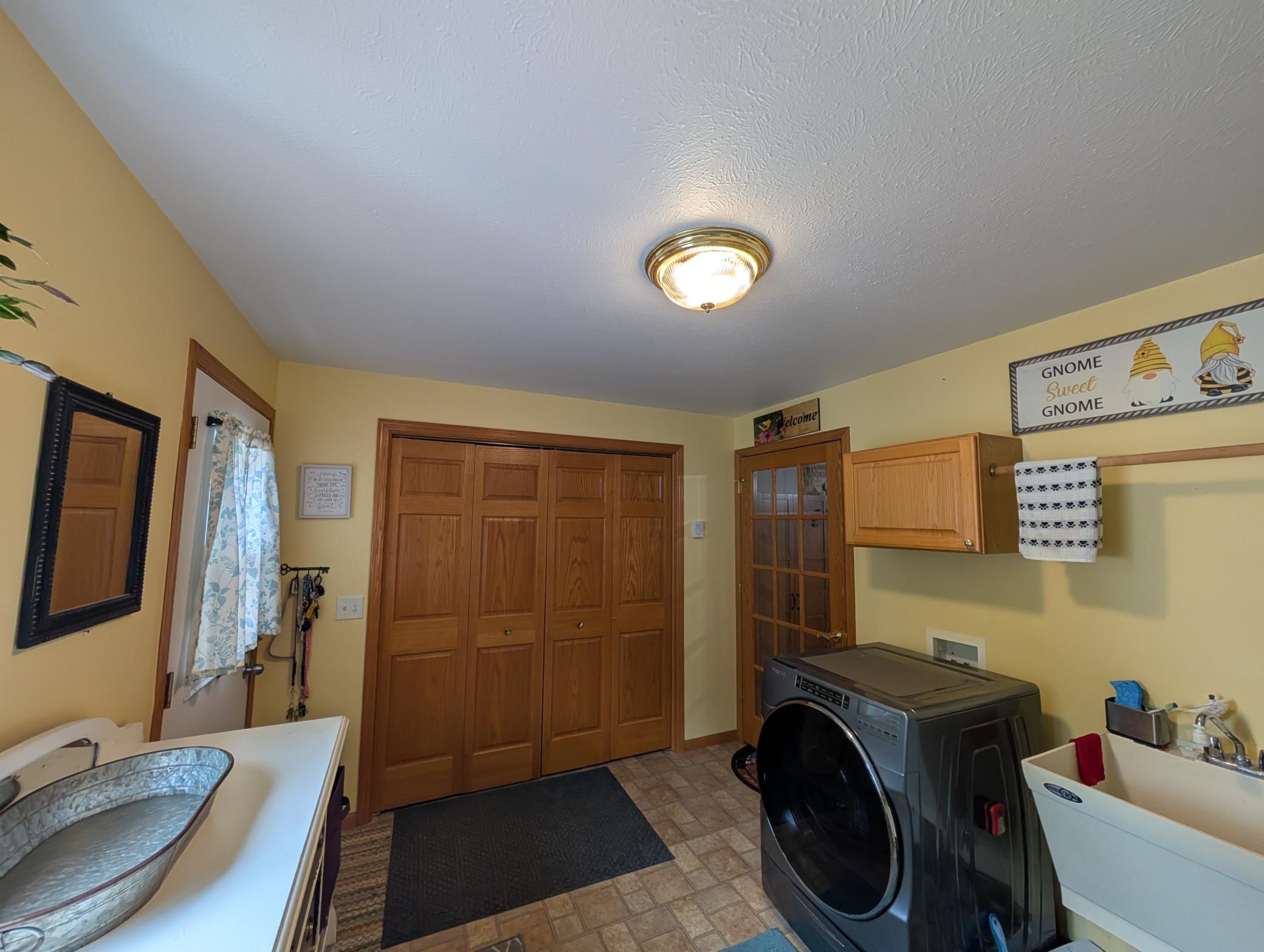 111 E Lyon Street Property Photo 19