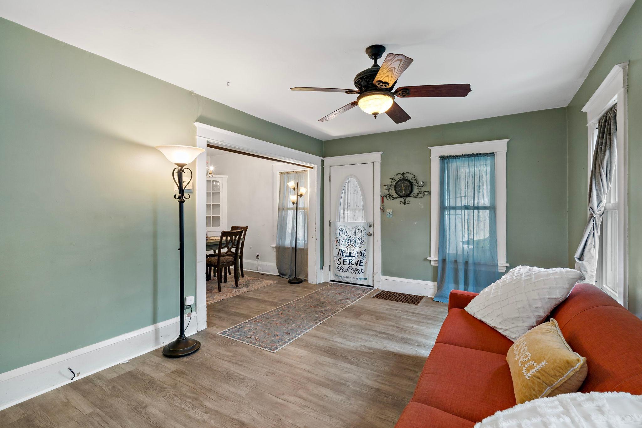 1036 Geranium Avenue E Property Photo 3