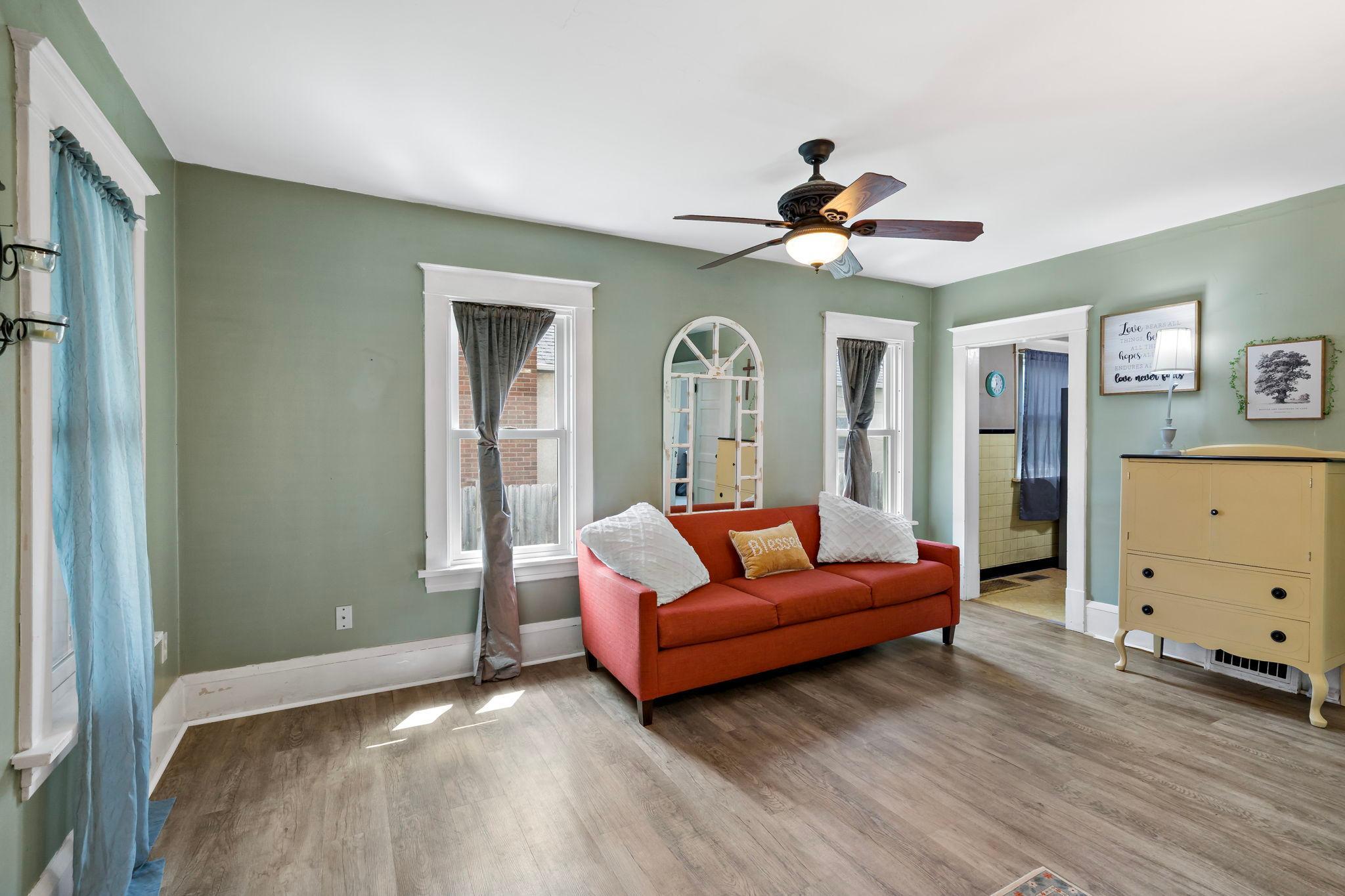 1036 Geranium Avenue E Property Photo 4