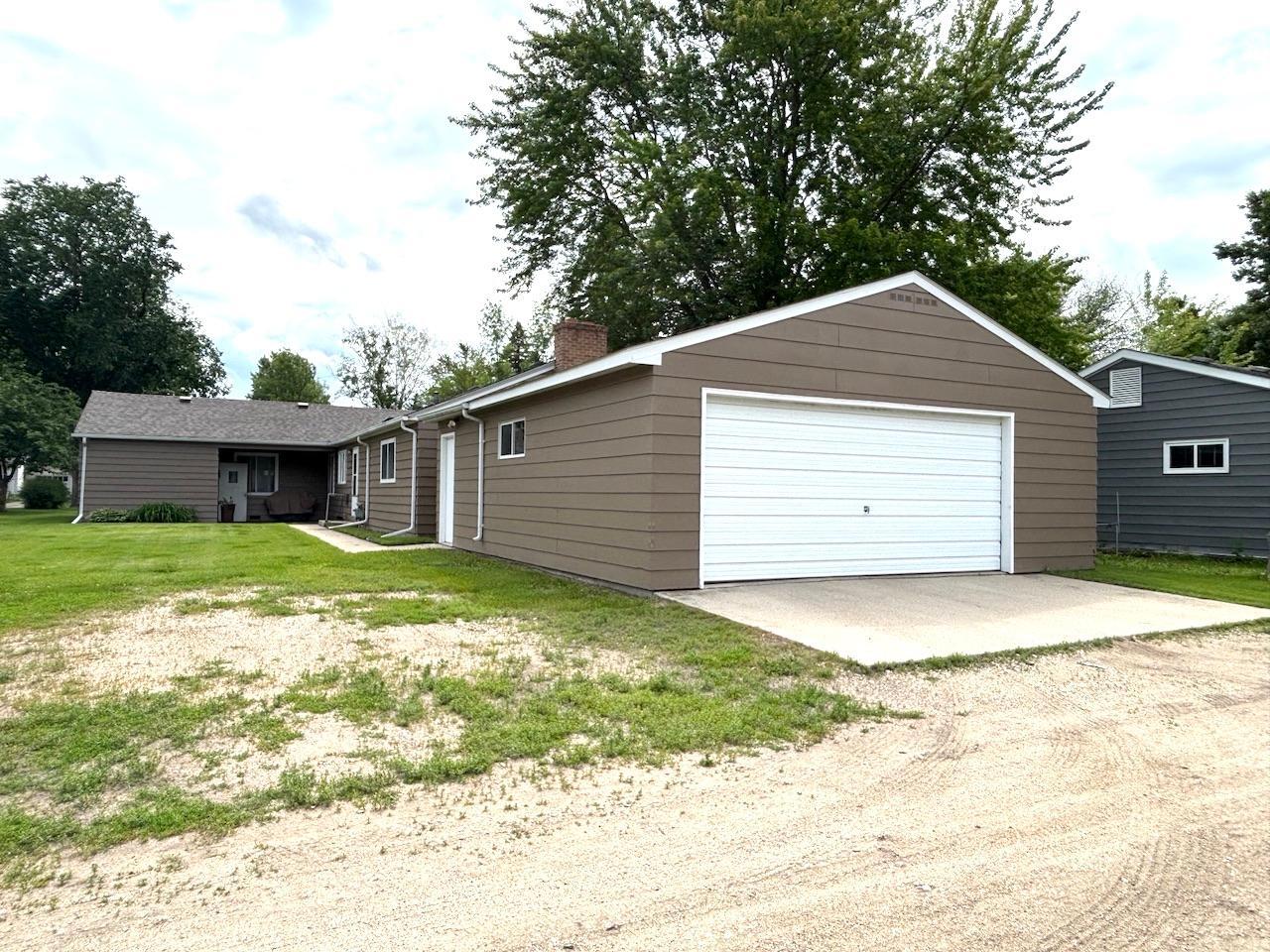 907 Arnold Avenue N Property Photo 3