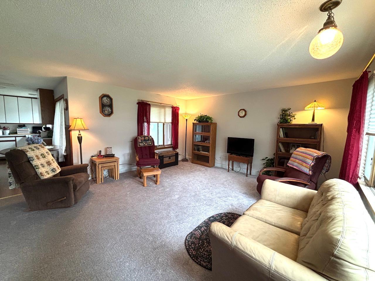 907 Arnold Avenue N Property Photo 6