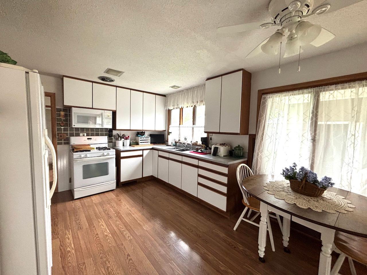 907 Arnold Avenue N Property Photo 10