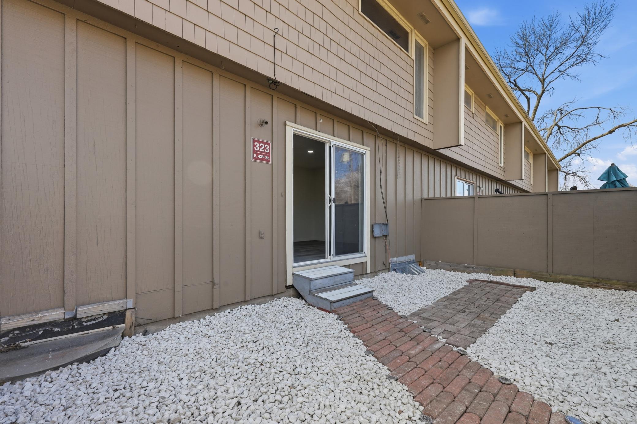 323 E 43rd Street Property Photo 8