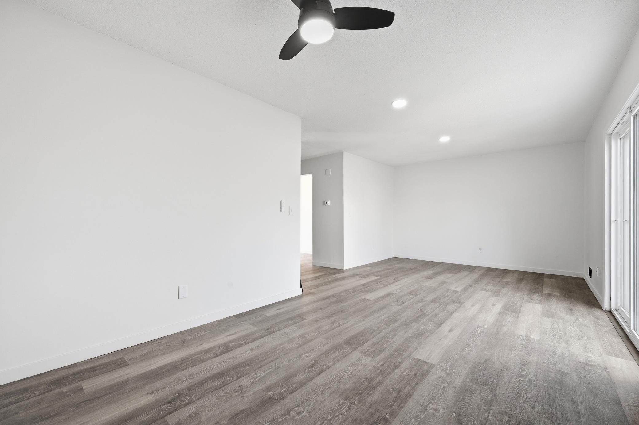 323 E 43rd Street Property Photo 12