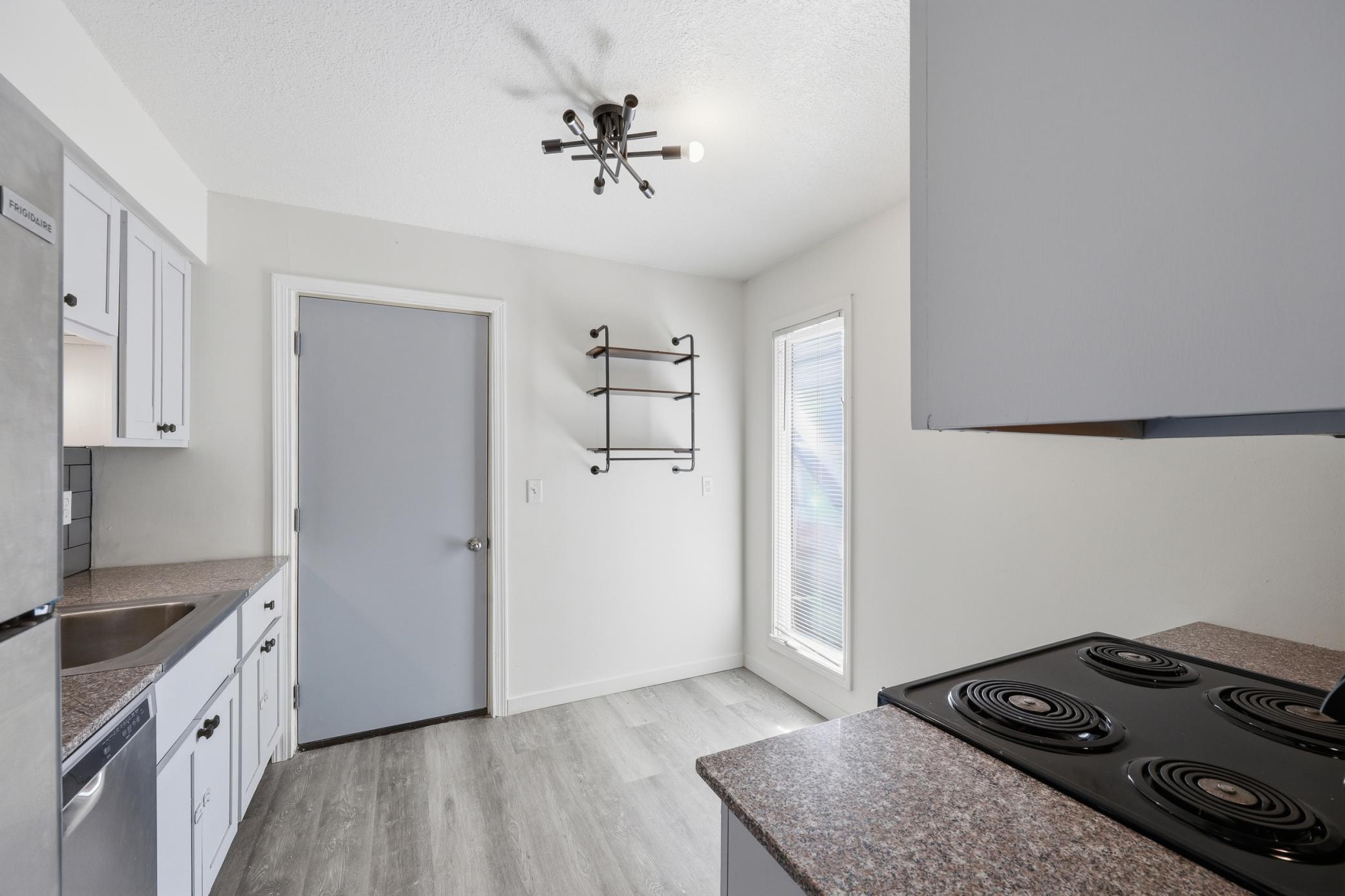 323 E 43rd Street Property Photo 15