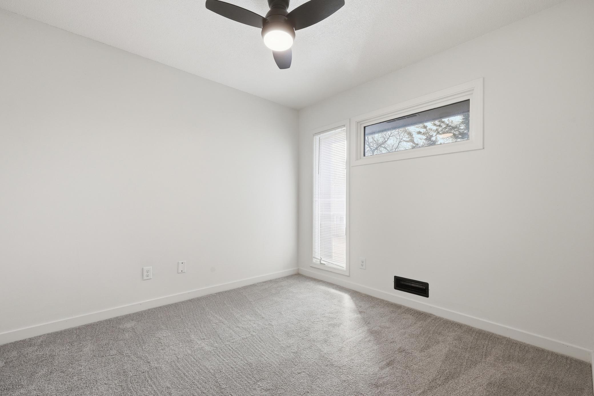 323 E 43rd Street Property Photo 18
