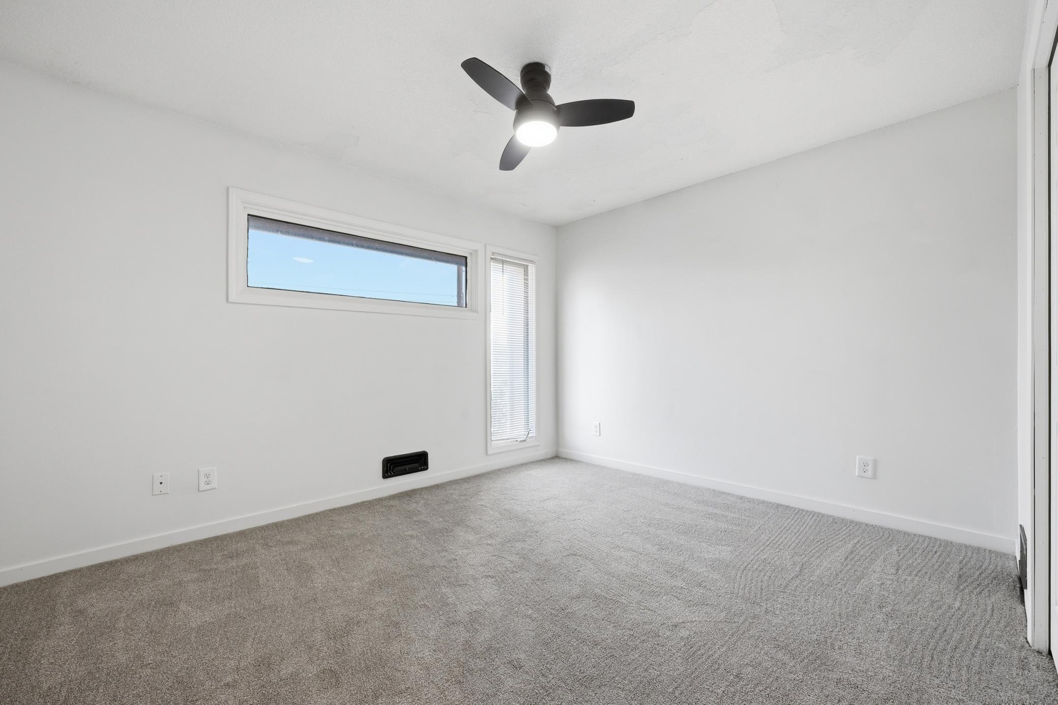 323 E 43rd Street Property Photo 19