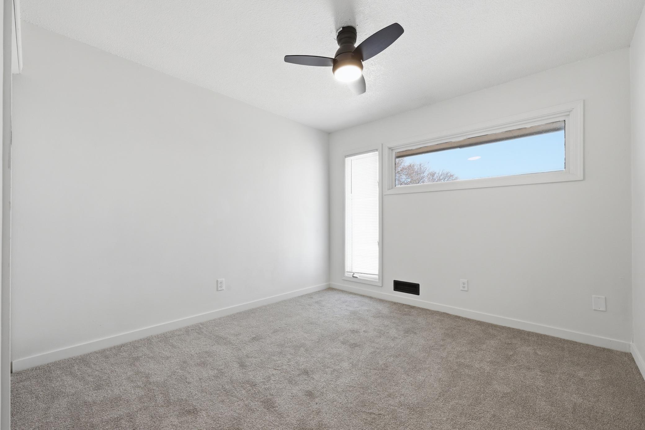 323 E 43rd Street Property Photo 22