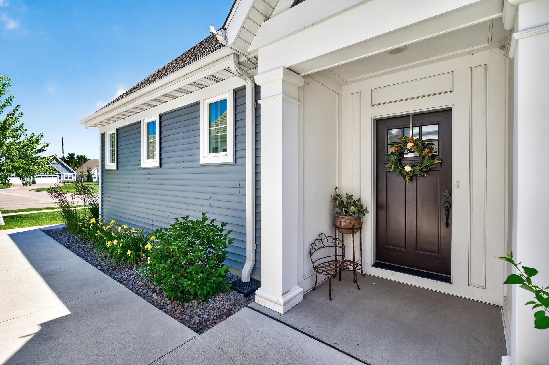 18043 38th Place N Property Photo 4