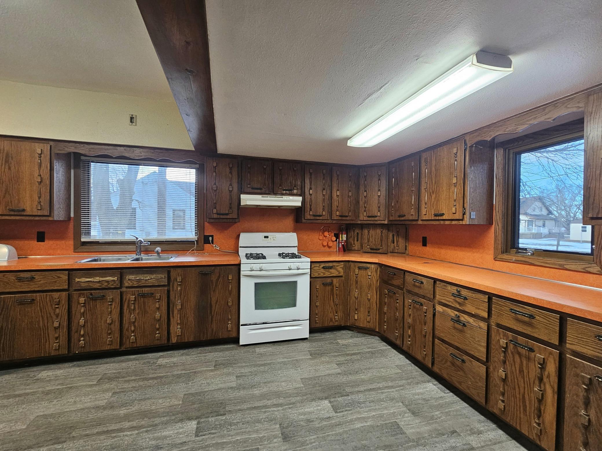 220 Grace Avenue Property Photo 5