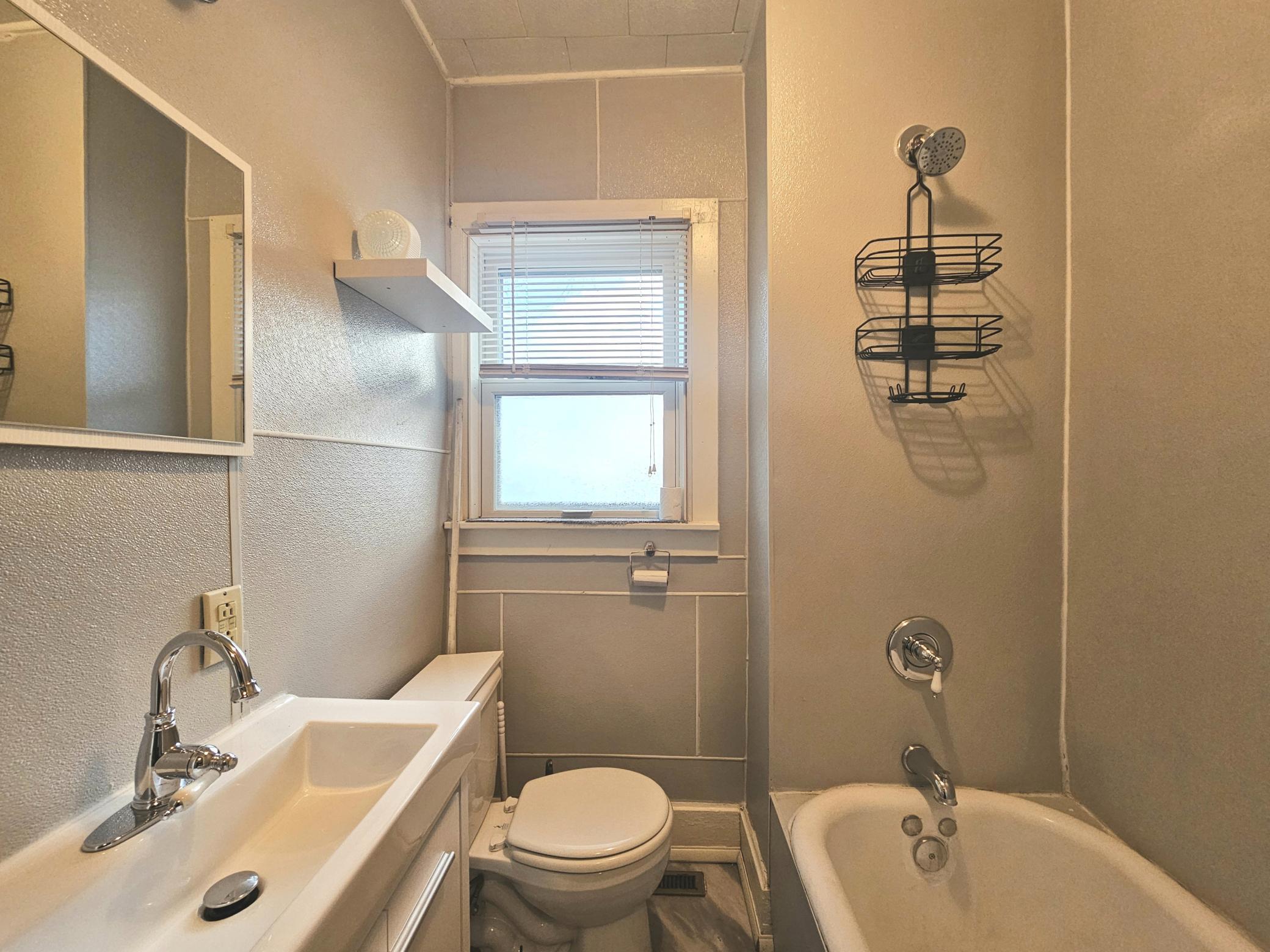 220 Grace Avenue Property Photo 8