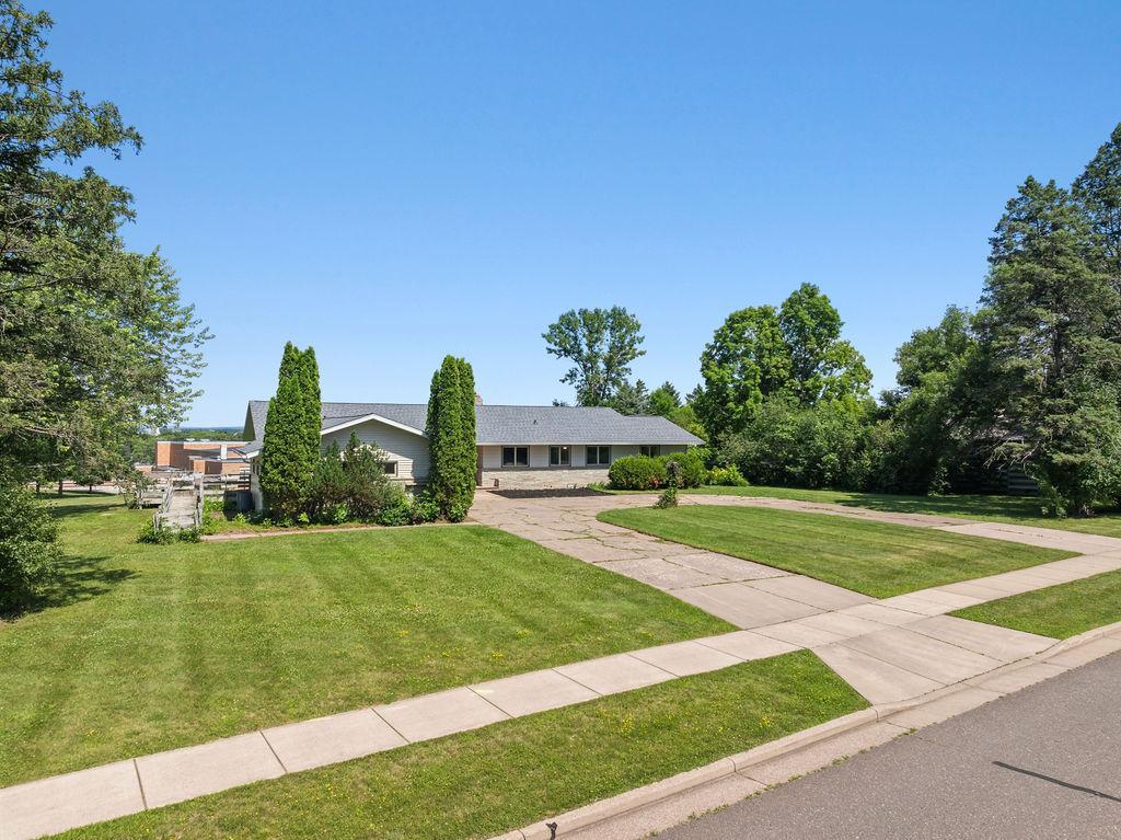 103 Hilltop Drive Property Photo 3