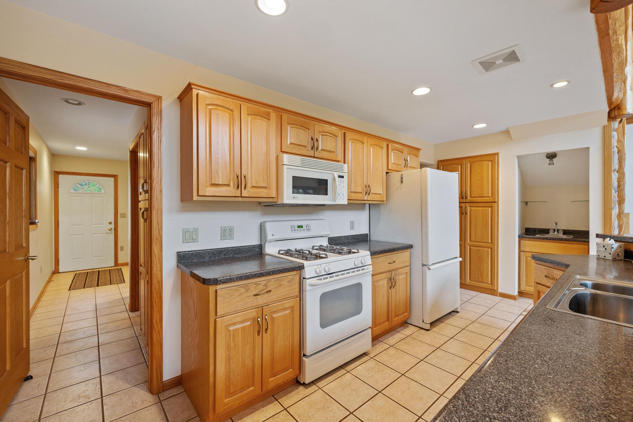 930 Highway 65 S Property Photo 32