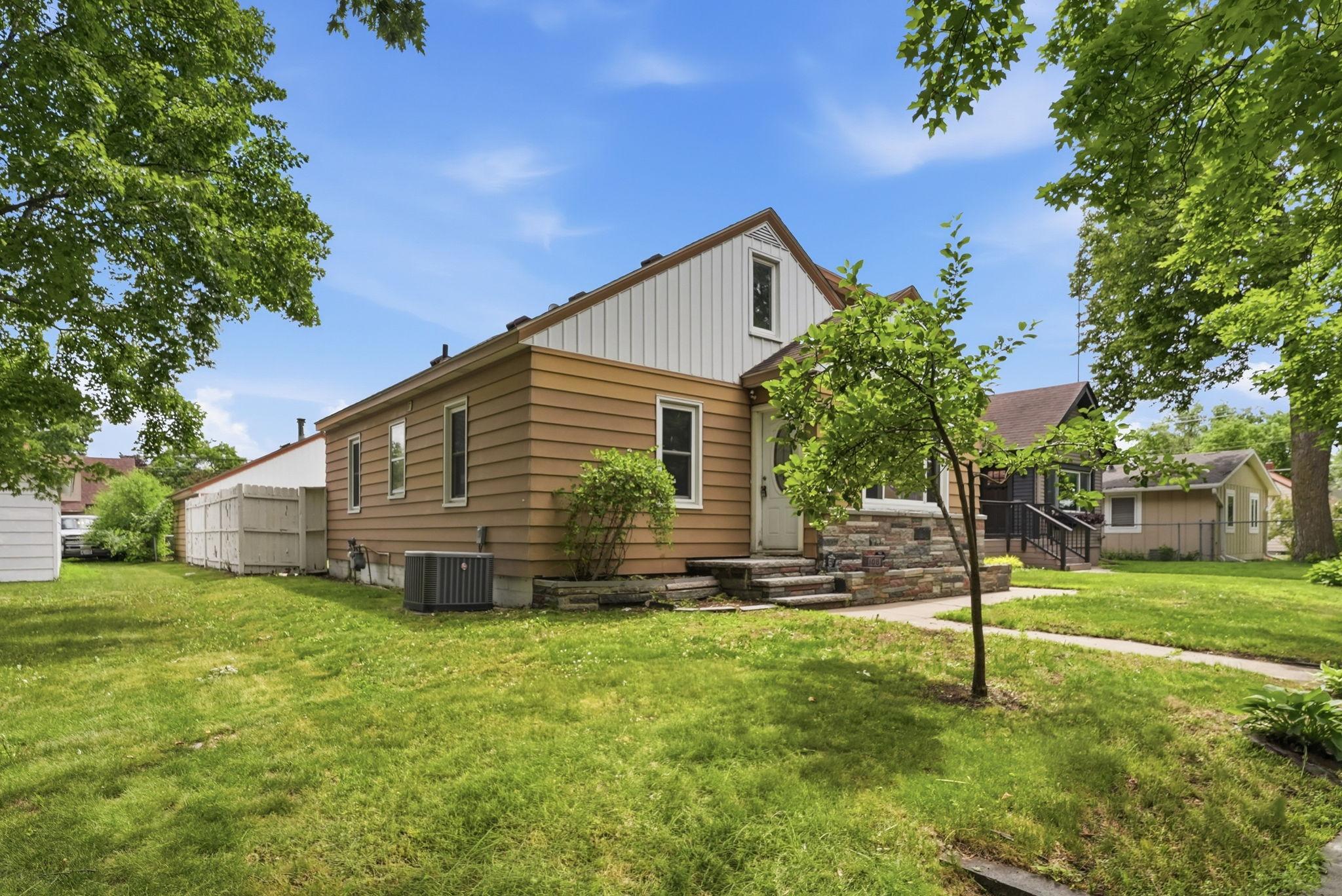 108 21st Avenue N Property Photo 2