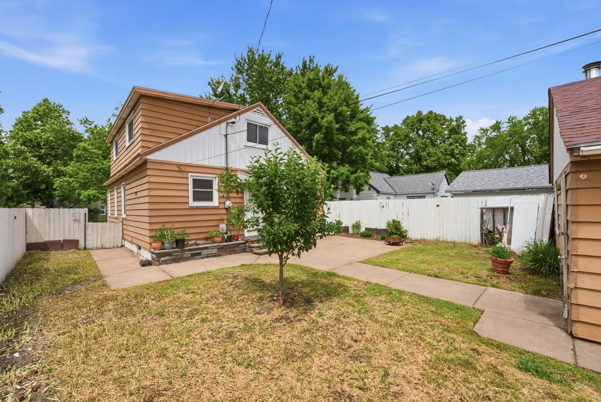 108 21st Avenue N Property Photo 4