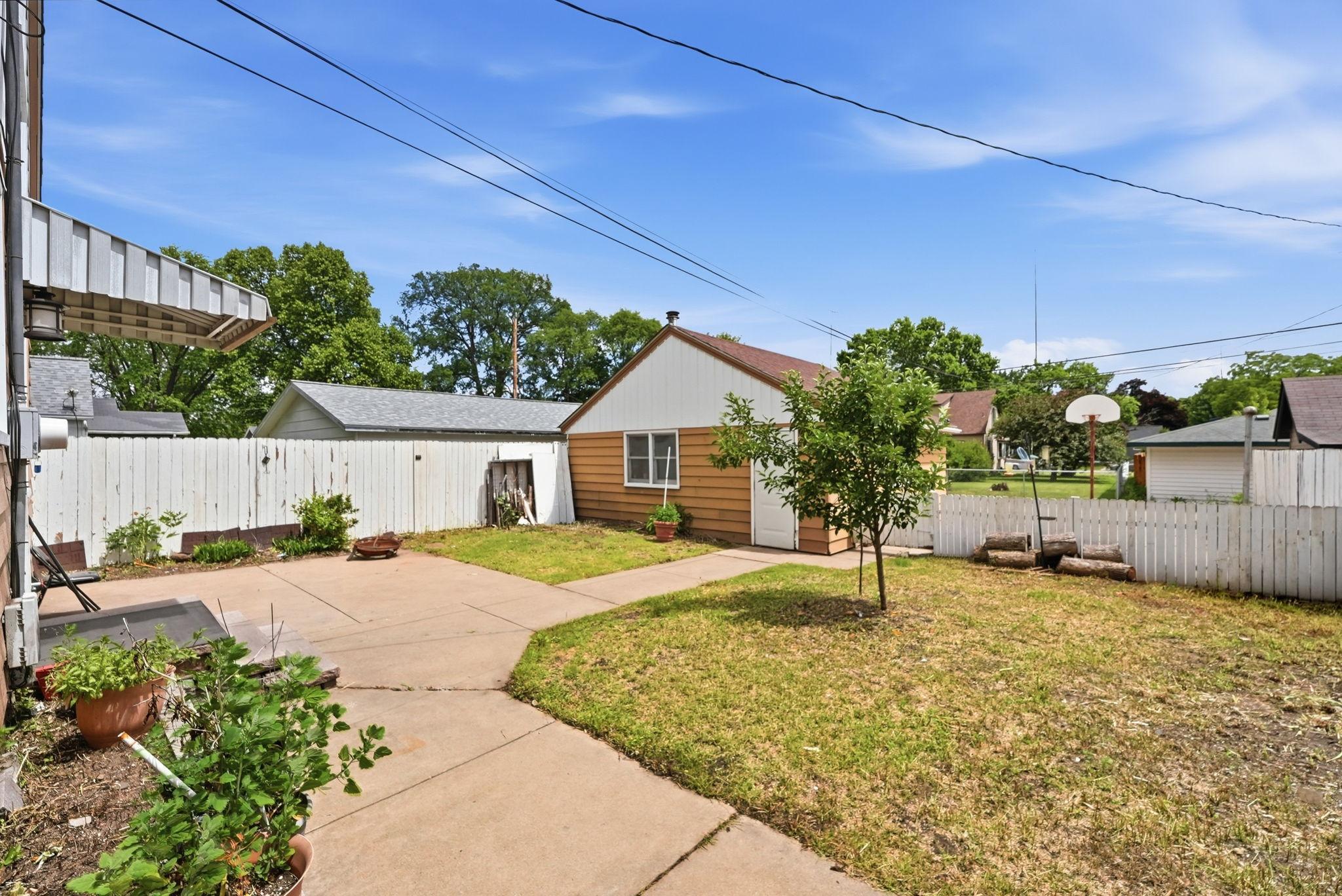 108 21st Avenue N Property Photo 8