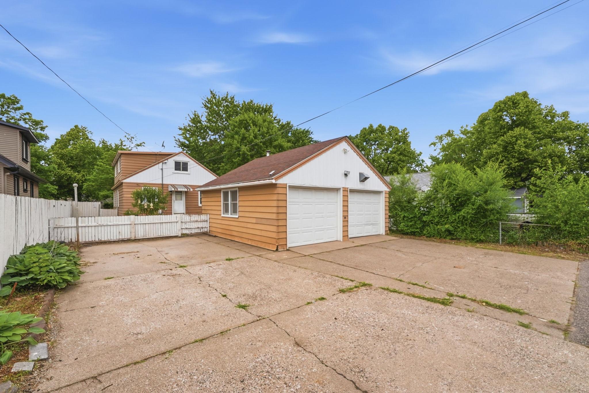 108 21st Avenue N Property Photo 9