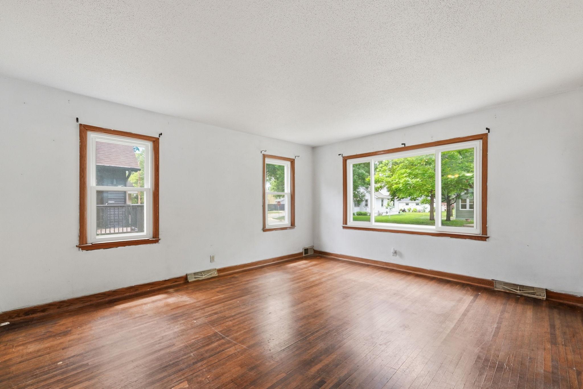 108 21st Avenue N Property Photo 14