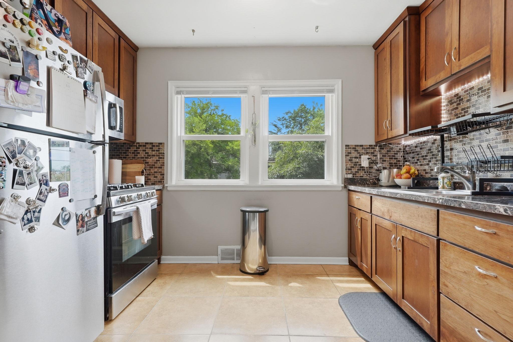 3952 Oakland Avenue Property Photo 11