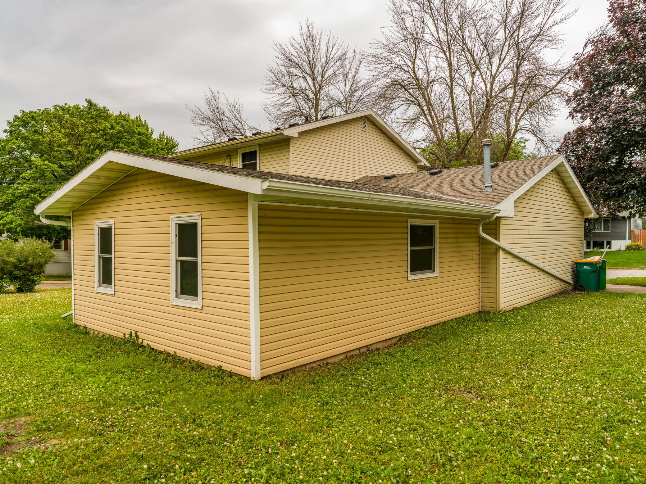 1402 Southview Lane Property Photo 4