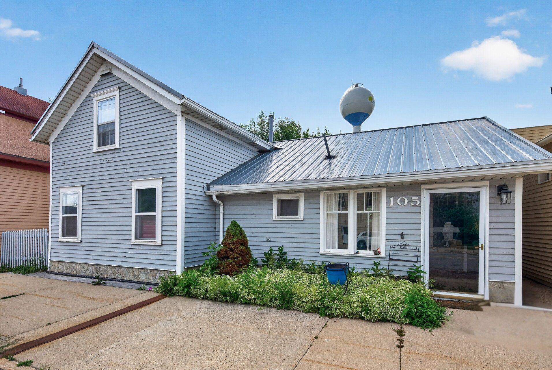 105 Paul Avenue N Property Photo 1