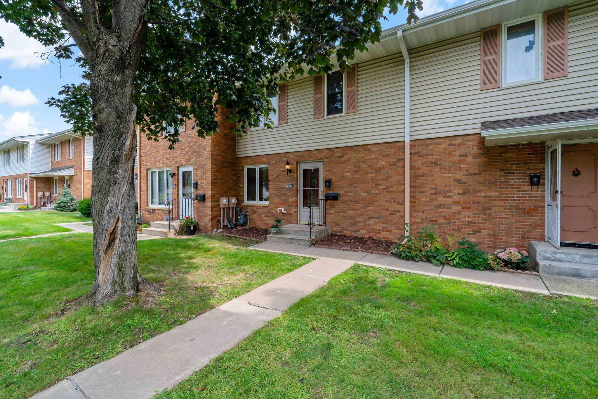 2004 Arkwright Street Property Photo 1